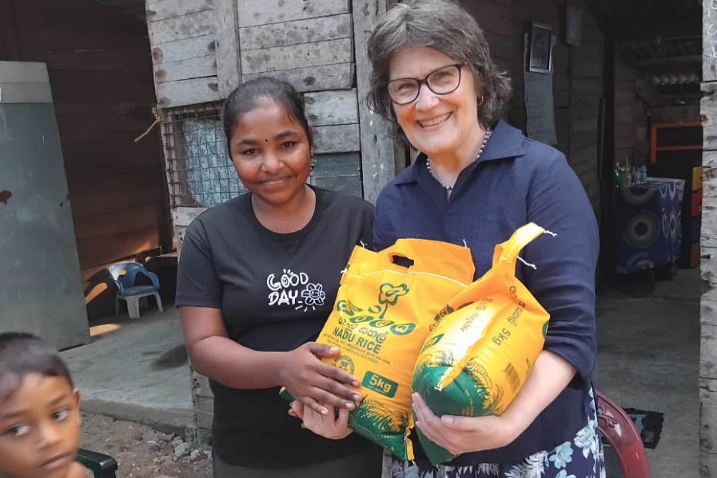 Virgina Saxton with mum in sri lanka