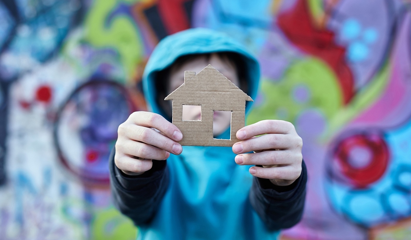 Shutterstock homeless kid dec25