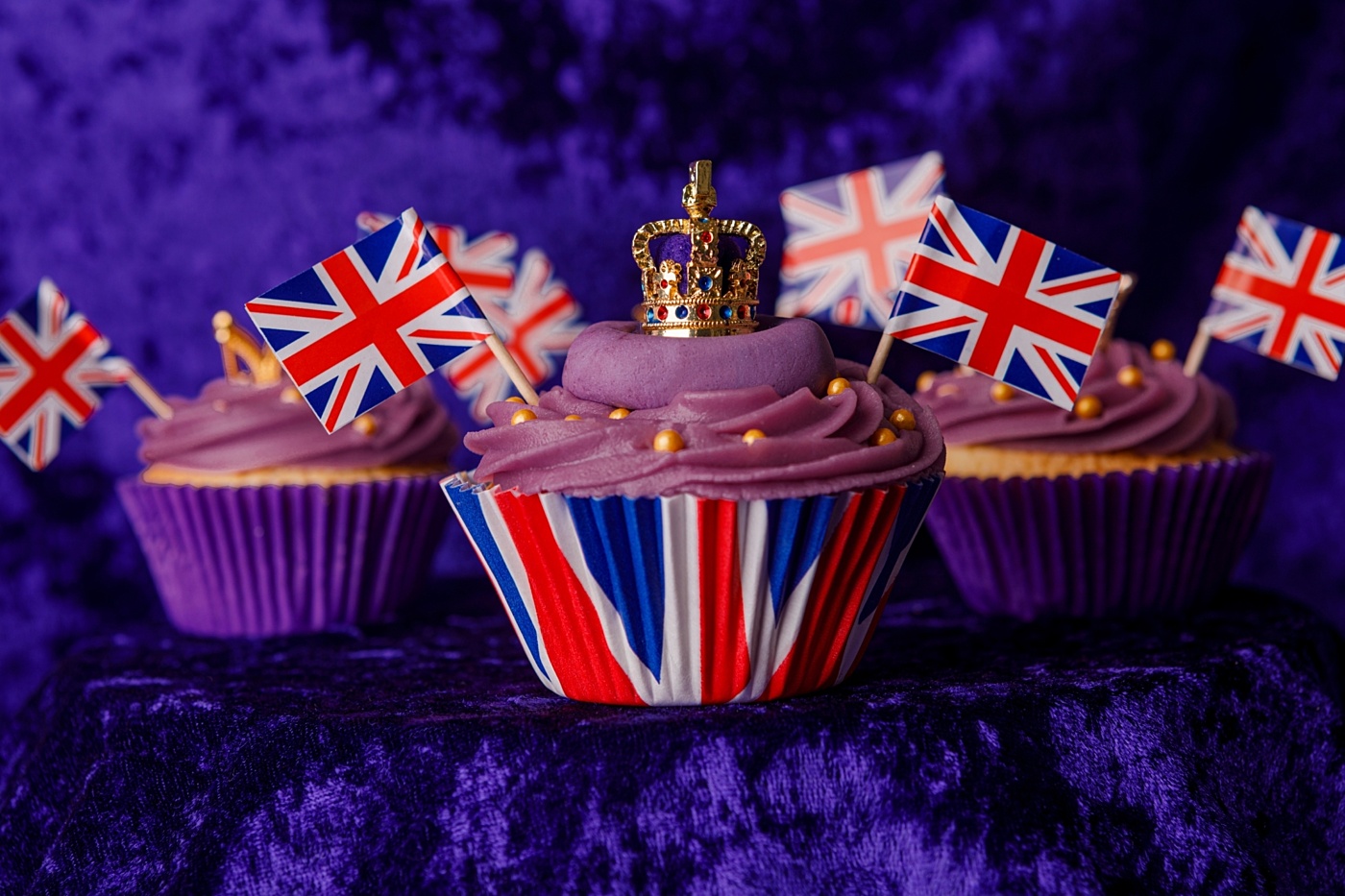 Shutterstock king cupcakes