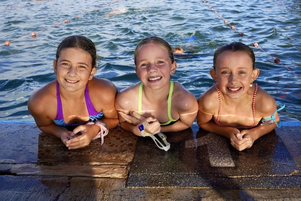 HAW 2026 DUB01558 Large Head Above Water