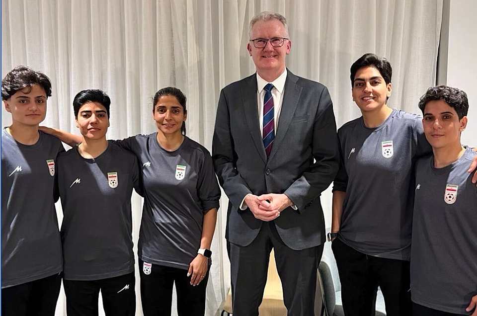 Footy tip for asylum seekers: get on the back page