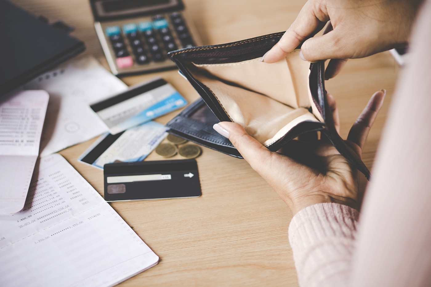 Empty wallet giving
