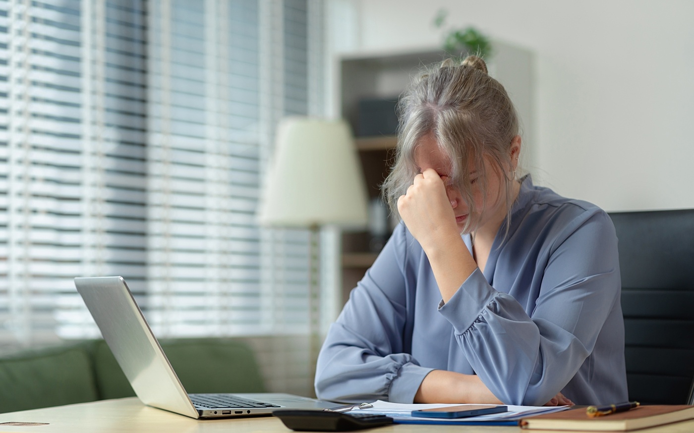Shutterstock stressed leader