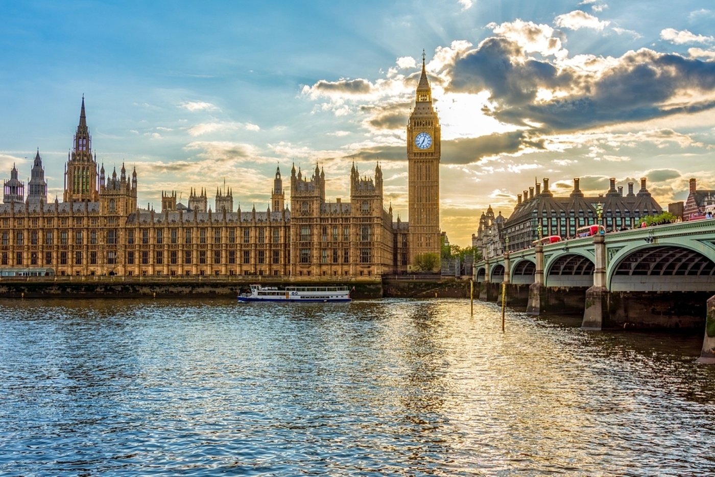 London shutterstock 2485849983