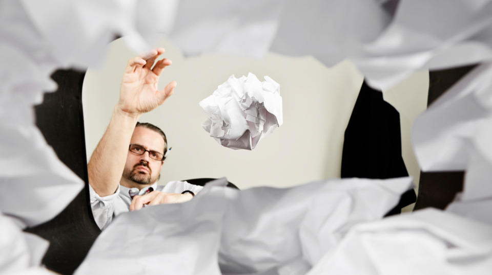 16:9 Bin paperwork office waste iStock 154934124