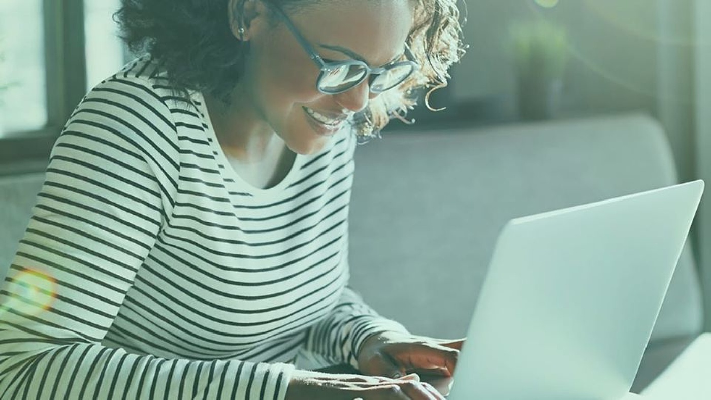 Diploma woman laptop