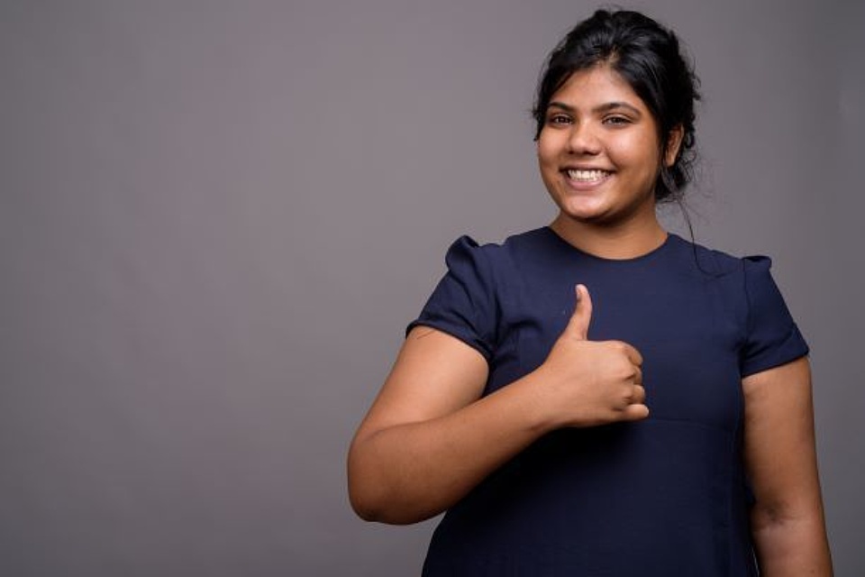 Thumbs up i Stock 819851506